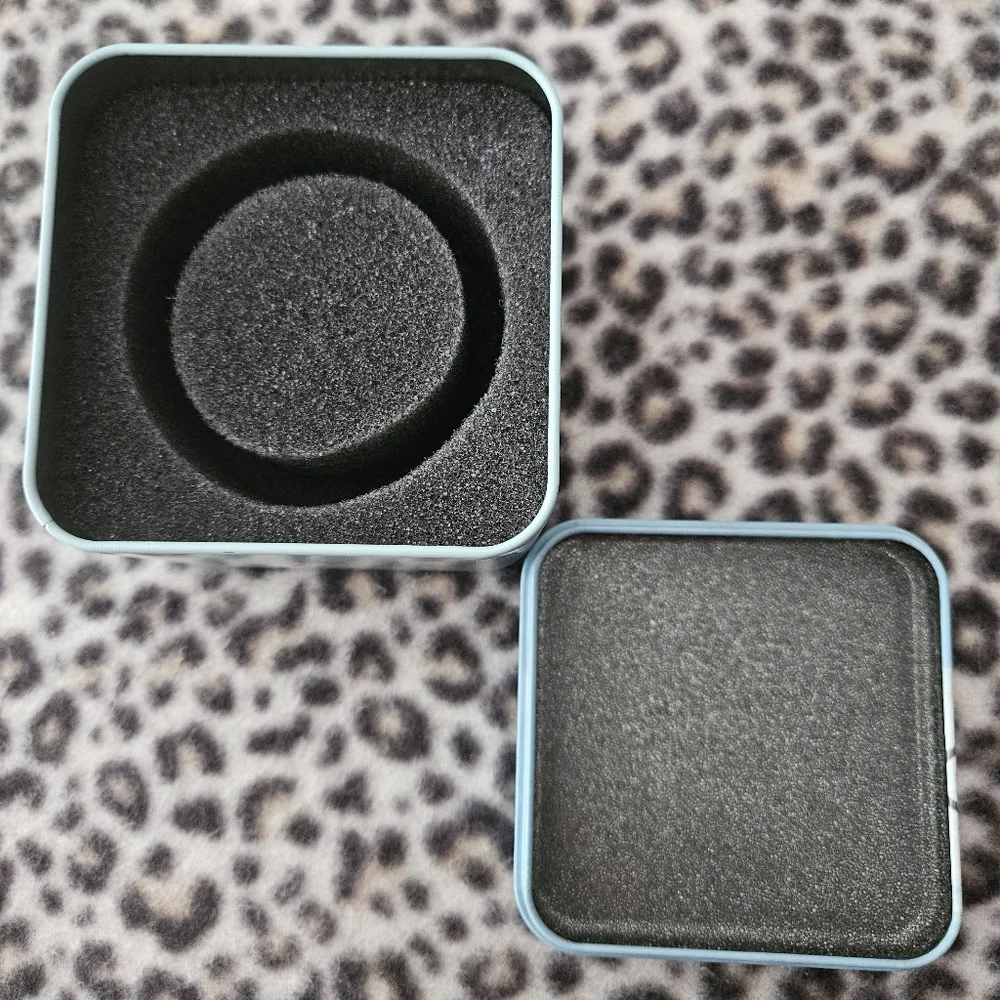 Fossil blue black
